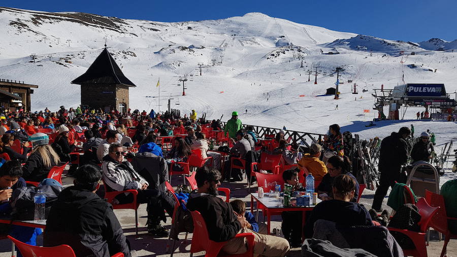 Sierra Nevada registra su mejor puente de cuatro días de diciembre con unos 40.000 esquiadores
