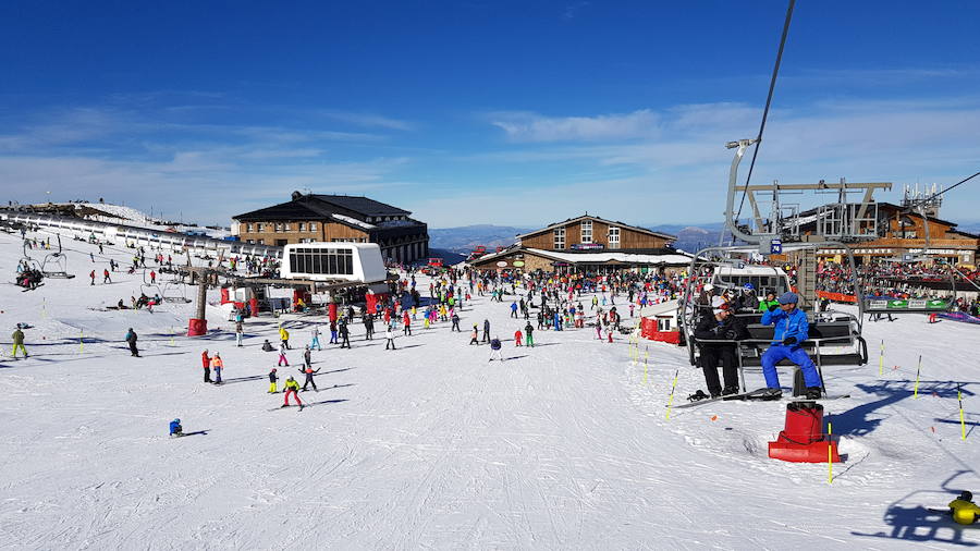 Sierra Nevada registra su mejor puente de cuatro días de diciembre con unos 40.000 esquiadores