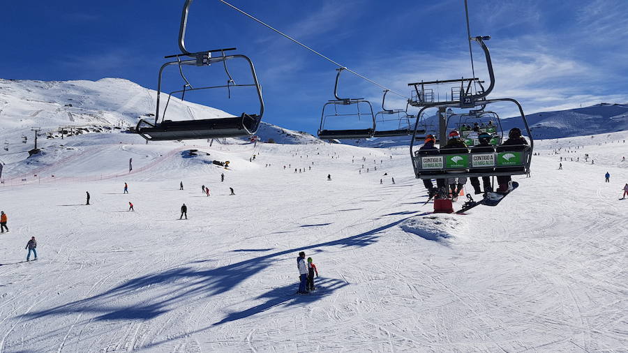 Sierra Nevada registra su mejor puente de cuatro días de diciembre con unos 40.000 esquiadores