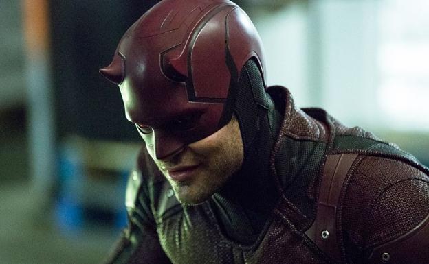 Charlie Cox, enfundado en el traje de Daredevil.