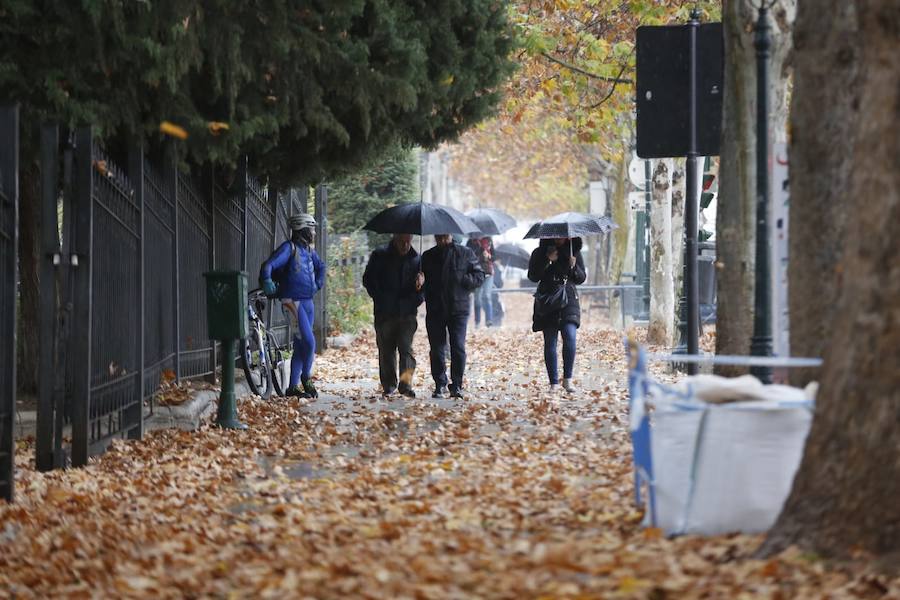 La capital vive una jornada con mal tiempo y en alerta amarilla por el viento