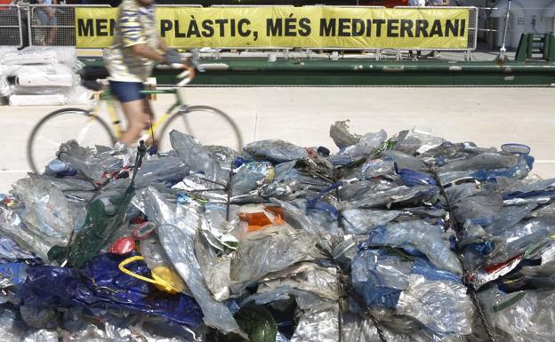 Plásticos recogidos del mar por Greenpeace.