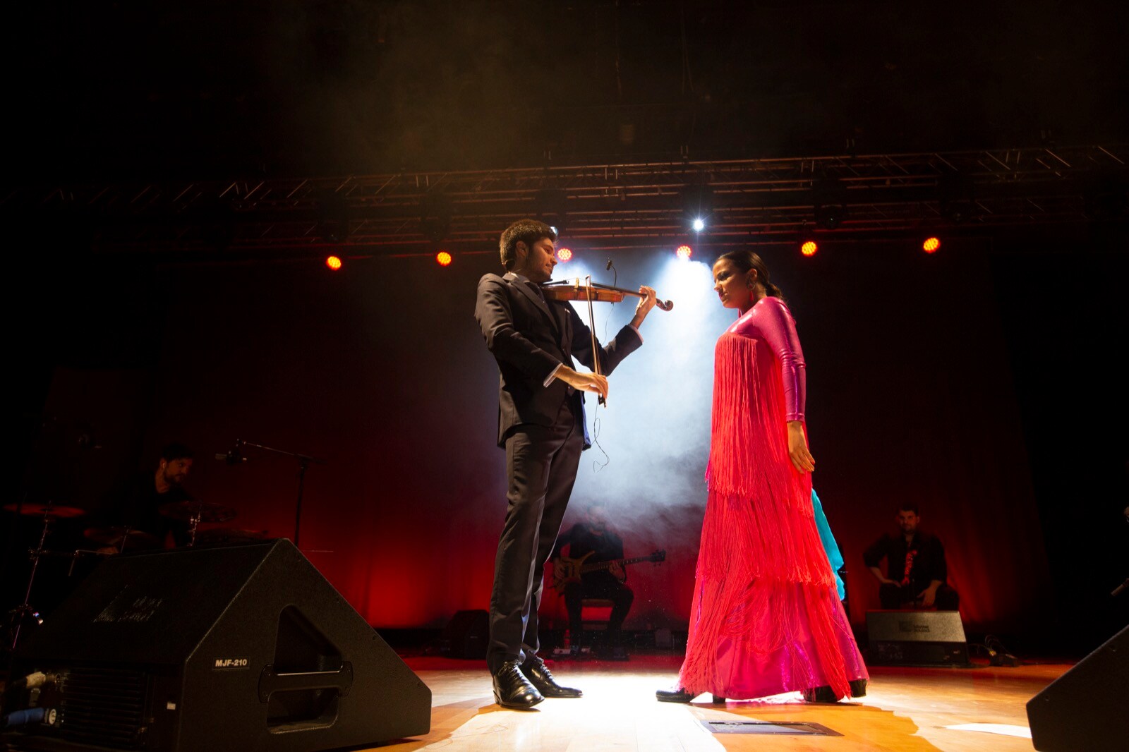 El violinista cordobés deleita a Granada con su espectáculo 'Alma del violín flamenco'