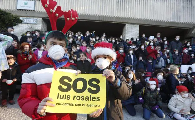 El colegio Luis Rosales se pone mascarillas contra la contaminación
