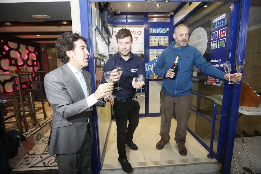 El primer premio, el tercero, uncuarto y algunos quintos, han dejado dinero en la provincia granadina