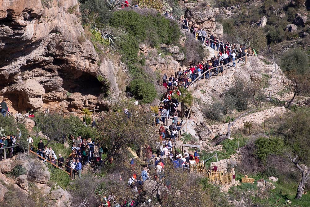 El anejo motrileño de Tablones ha vuelto a organizar su exitoso Belén Viviente, que el municipio 'utiliza' como reclamo turístico