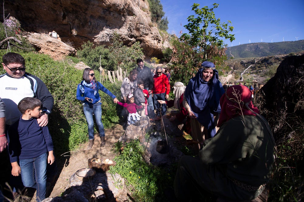 El anejo motrileño de Tablones ha vuelto a organizar su exitoso Belén Viviente, que el municipio 'utiliza' como reclamo turístico
