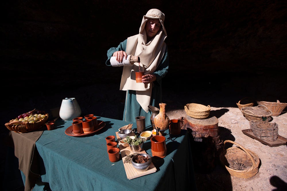 El anejo motrileño de Tablones ha vuelto a organizar su exitoso Belén Viviente, que el municipio 'utiliza' como reclamo turístico