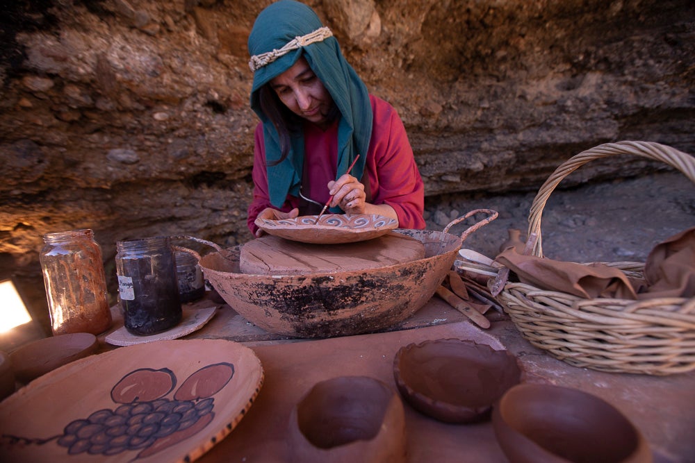 El anejo motrileño de Tablones ha vuelto a organizar su exitoso Belén Viviente, que el municipio 'utiliza' como reclamo turístico