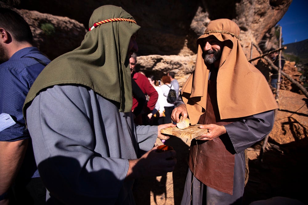 El anejo motrileño de Tablones ha vuelto a organizar su exitoso Belén Viviente, que el municipio 'utiliza' como reclamo turístico