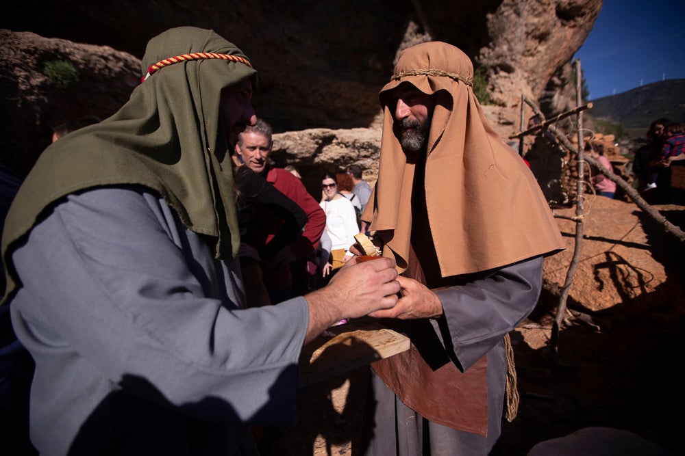 El anejo motrileño de Tablones ha vuelto a organizar su exitoso Belén Viviente, que el municipio 'utiliza' como reclamo turístico