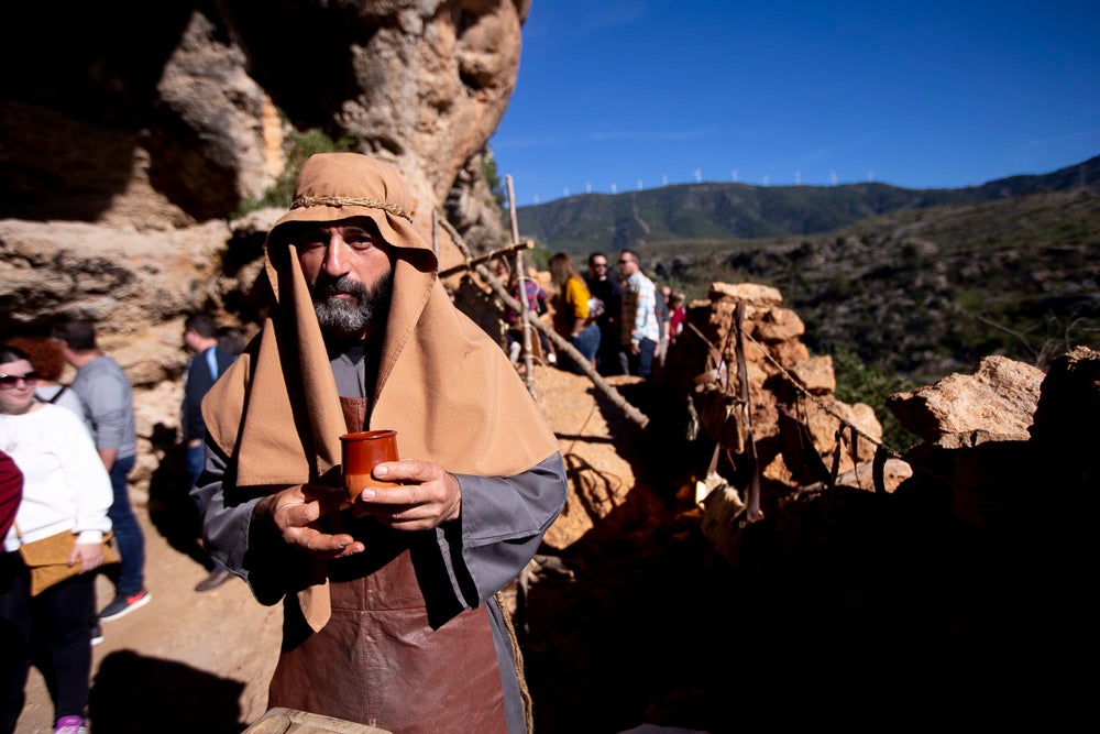 El anejo motrileño de Tablones ha vuelto a organizar su exitoso Belén Viviente, que el municipio 'utiliza' como reclamo turístico