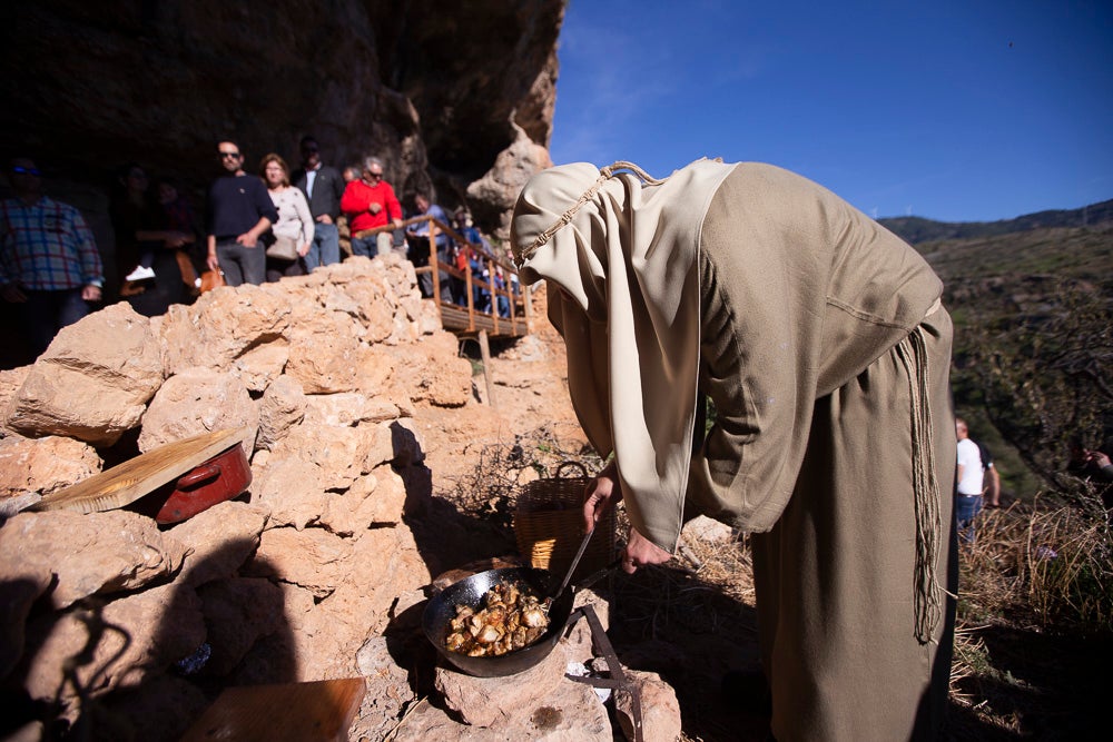 El anejo motrileño de Tablones ha vuelto a organizar su exitoso Belén Viviente, que el municipio 'utiliza' como reclamo turístico
