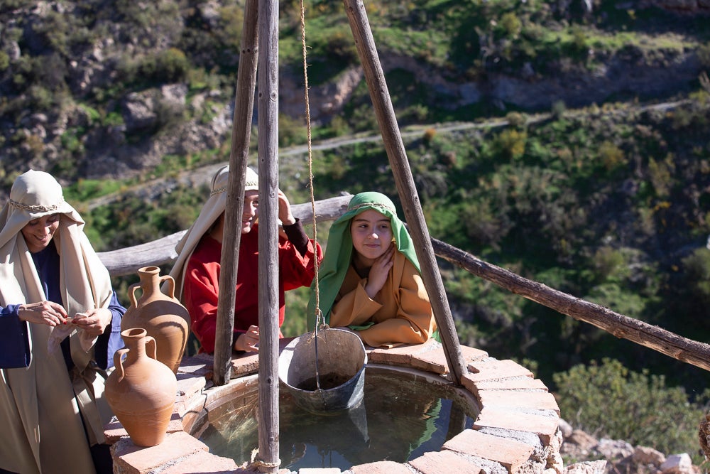 El anejo motrileño de Tablones ha vuelto a organizar su exitoso Belén Viviente, que el municipio 'utiliza' como reclamo turístico