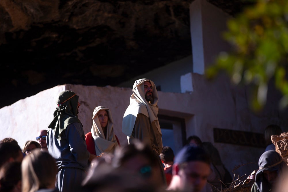 El anejo motrileño de Tablones ha vuelto a organizar su exitoso Belén Viviente, que el municipio 'utiliza' como reclamo turístico