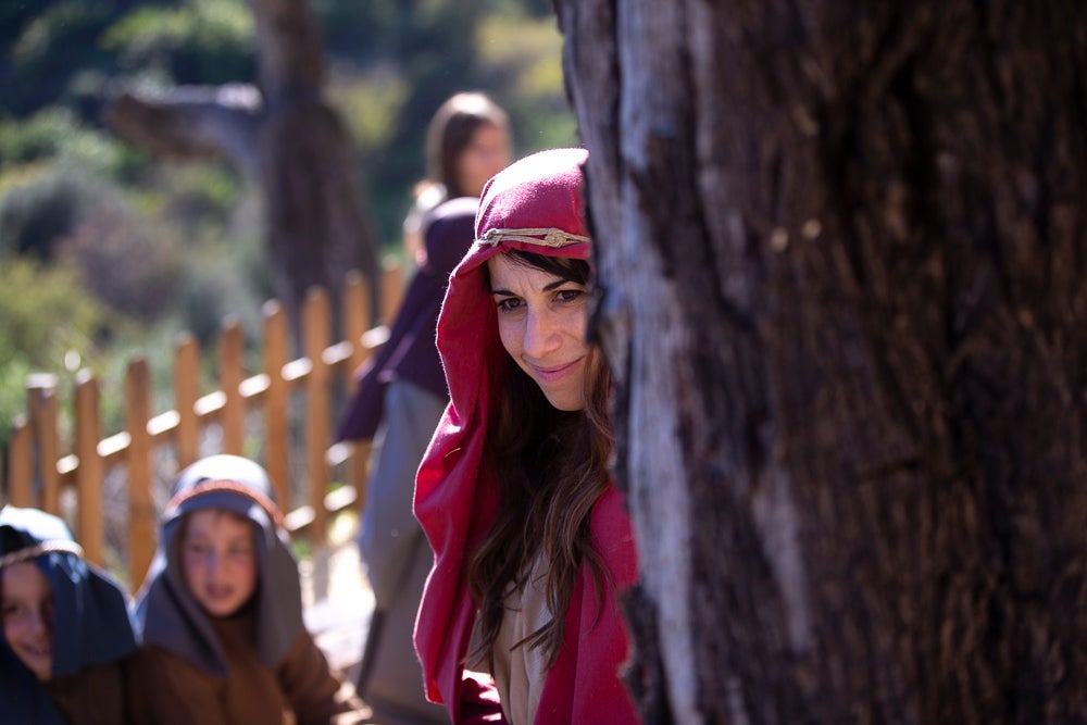 El anejo motrileño de Tablones ha vuelto a organizar su exitoso Belén Viviente, que el municipio 'utiliza' como reclamo turístico