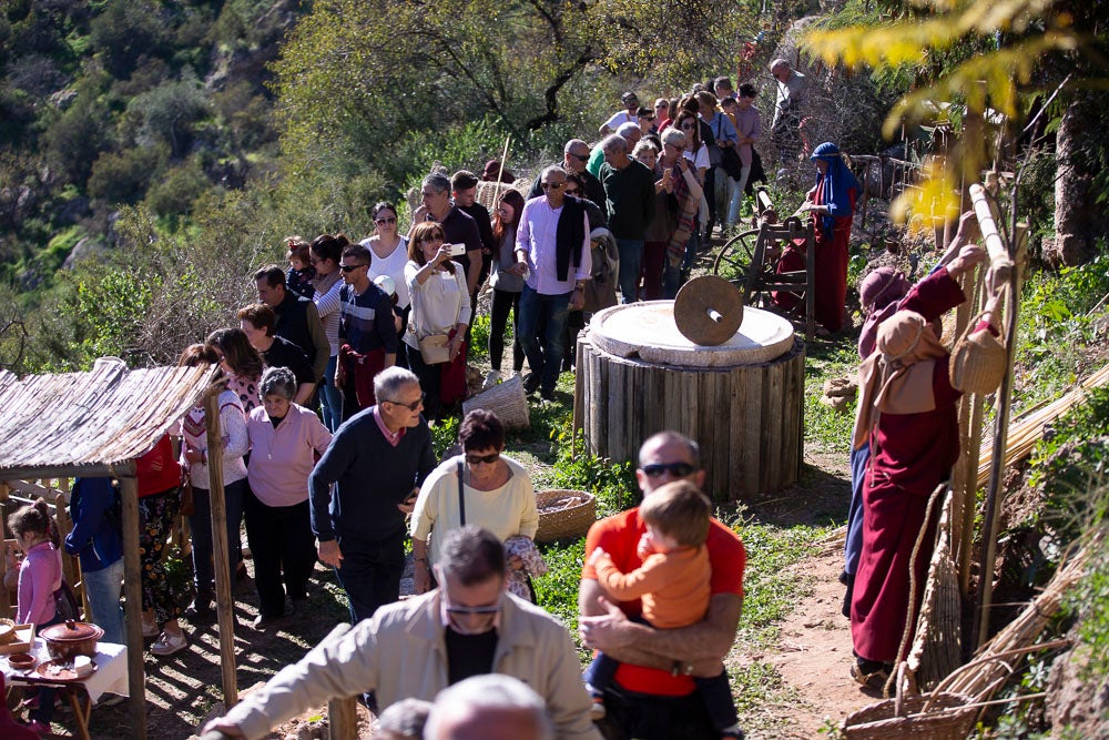 El anejo motrileño de Tablones ha vuelto a organizar su exitoso Belén Viviente, que el municipio 'utiliza' como reclamo turístico