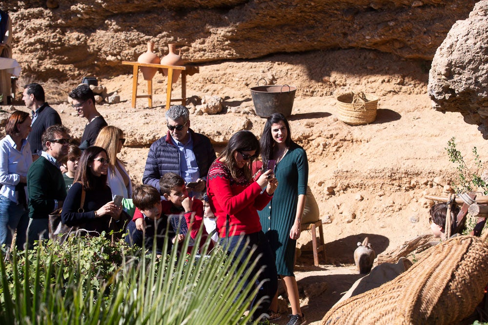 El anejo motrileño de Tablones ha vuelto a organizar su exitoso Belén Viviente, que el municipio 'utiliza' como reclamo turístico