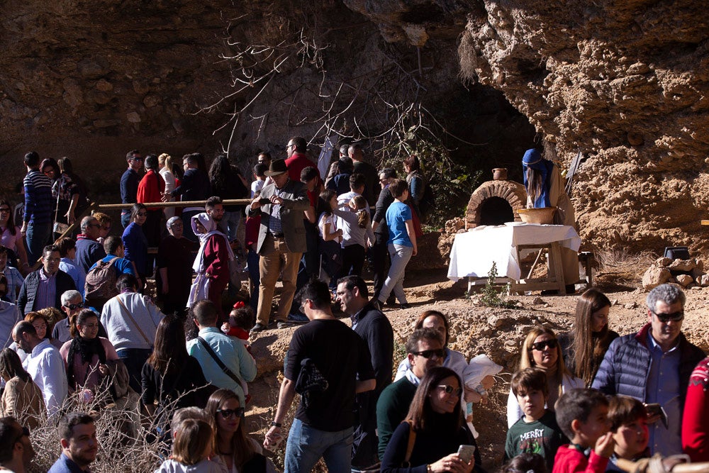 El anejo motrileño de Tablones ha vuelto a organizar su exitoso Belén Viviente, que el municipio 'utiliza' como reclamo turístico