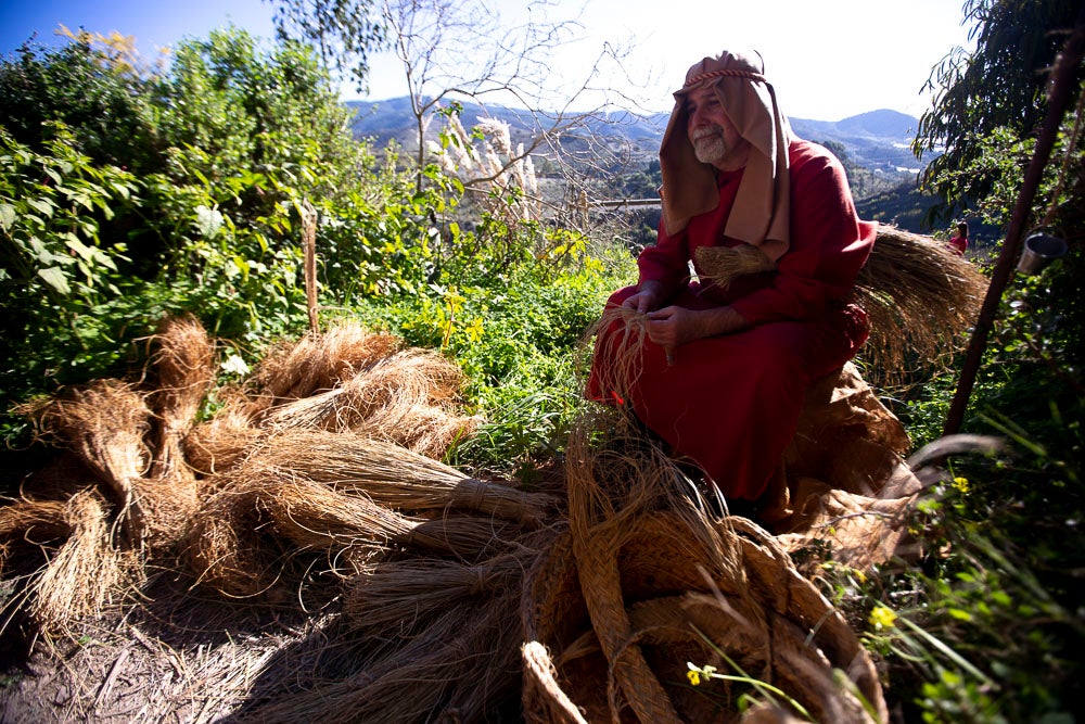 El anejo motrileño de Tablones ha vuelto a organizar su exitoso Belén Viviente, que el municipio 'utiliza' como reclamo turístico