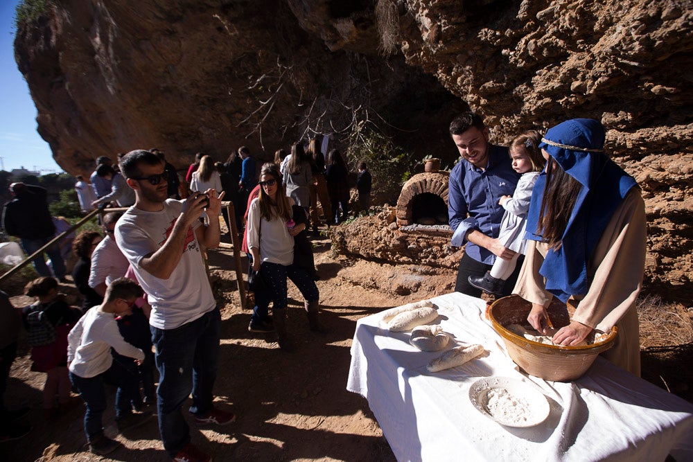 El anejo motrileño de Tablones ha vuelto a organizar su exitoso Belén Viviente, que el municipio 'utiliza' como reclamo turístico