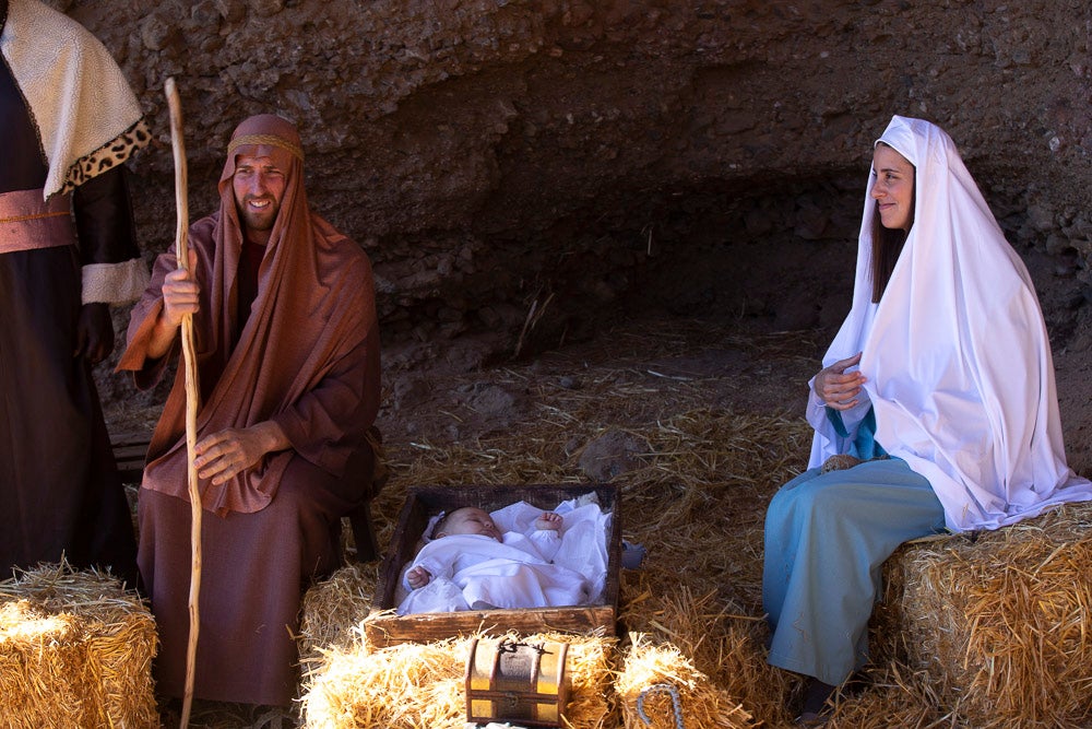 El anejo motrileño de Tablones ha vuelto a organizar su exitoso Belén Viviente, que el municipio 'utiliza' como reclamo turístico