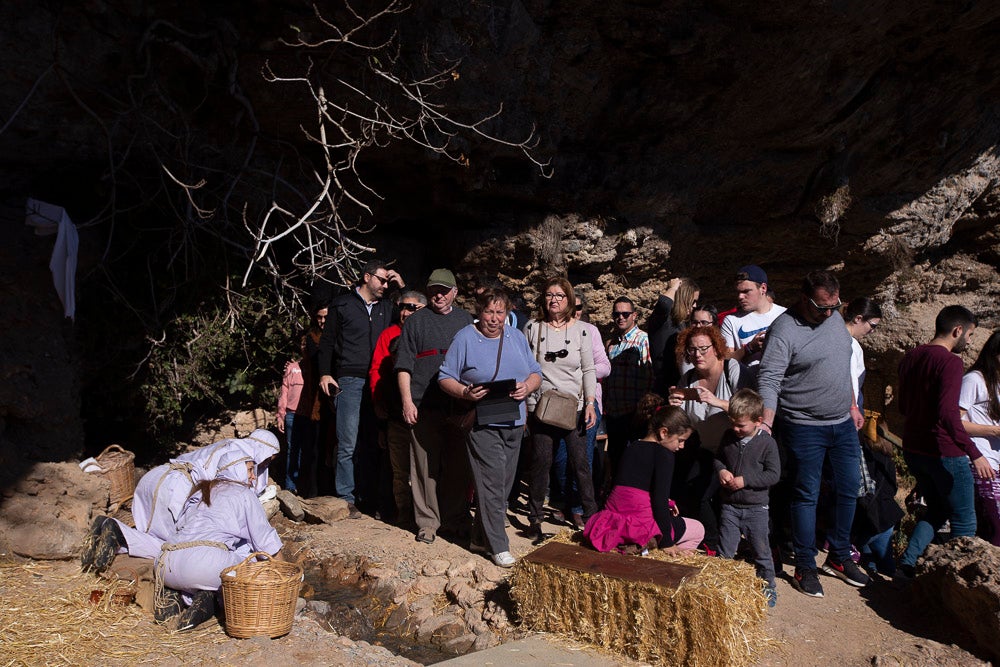 El anejo motrileño de Tablones ha vuelto a organizar su exitoso Belén Viviente, que el municipio 'utiliza' como reclamo turístico