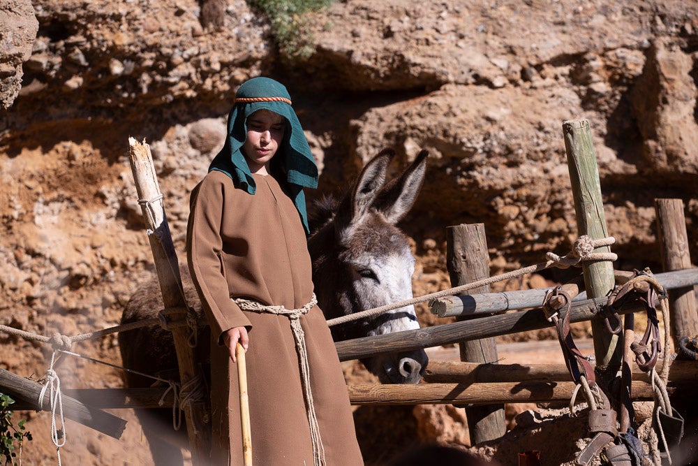 El anejo motrileño de Tablones ha vuelto a organizar su exitoso Belén Viviente, que el municipio 'utiliza' como reclamo turístico