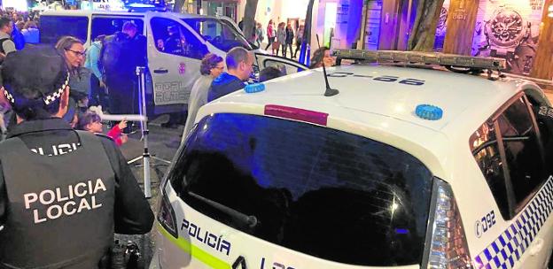 La Policía Local de Almería, en una exhibición en el centro de la ciudad.