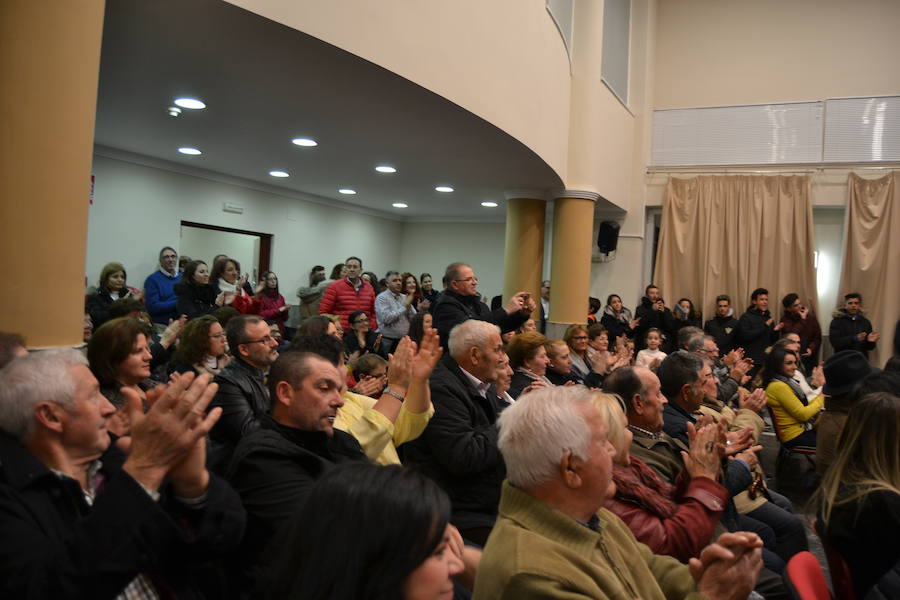 En la noche del sábado, 29 de diciembre, tuvo lugar en el salón de actos del ayuntamiento de Calicasas, la celebración del Concierto de Navidad que contó con la participación de la Banda de Educandos de Güevéjar y la Banda Municipal de esta localidad. En el acto estuvo presentado por Juan Cantero, contó con la asistencia de numeroso público y de la alcaldesa, Marisa Corral. Las dos formaciones interpretaron temas muy variados y al final un potpourri de villancicos que hizo la delicia de los asistentes