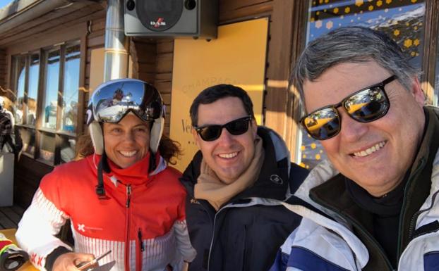 Rocío Delgado, Juanma Moreno y Carlos Rojas, en Sierra Nevada 