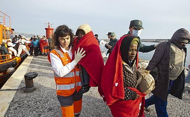Imagen de archivo de la llegada de una patera a Motril.
