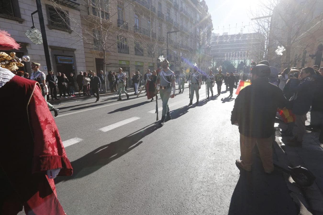 Importante dispositivo policial en el centro de Granada ante la presencia de colectivos en contra y a favor de la celebración