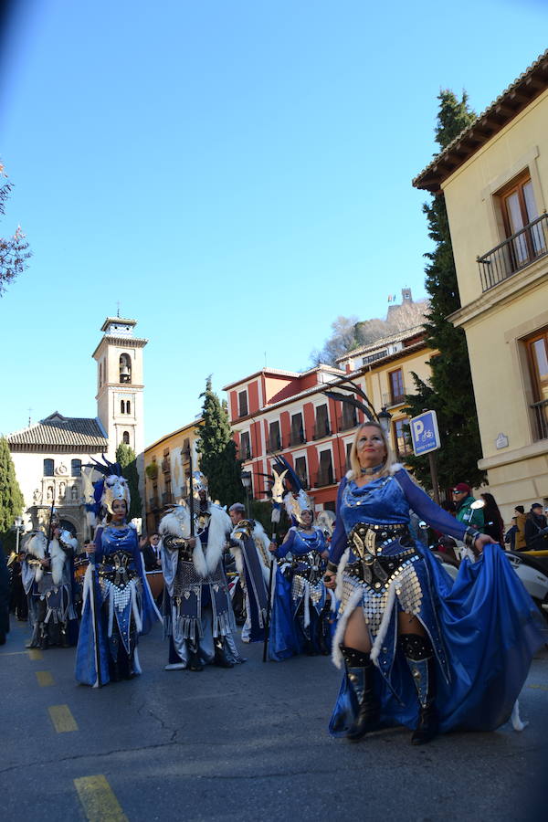 Importante dispositivo policial en el centro de Granada ante la presencia de colectivos en contra y a favor de la celebración