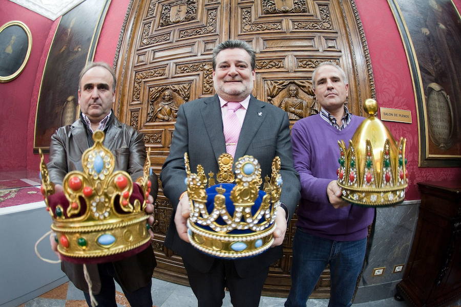 A unos días de que se cumplan 107 años de la primera cabalgata, hacemos un repaso de los granadinos ilustres que han encarnado a los Tres Reyes Magos de Oriente en Granada