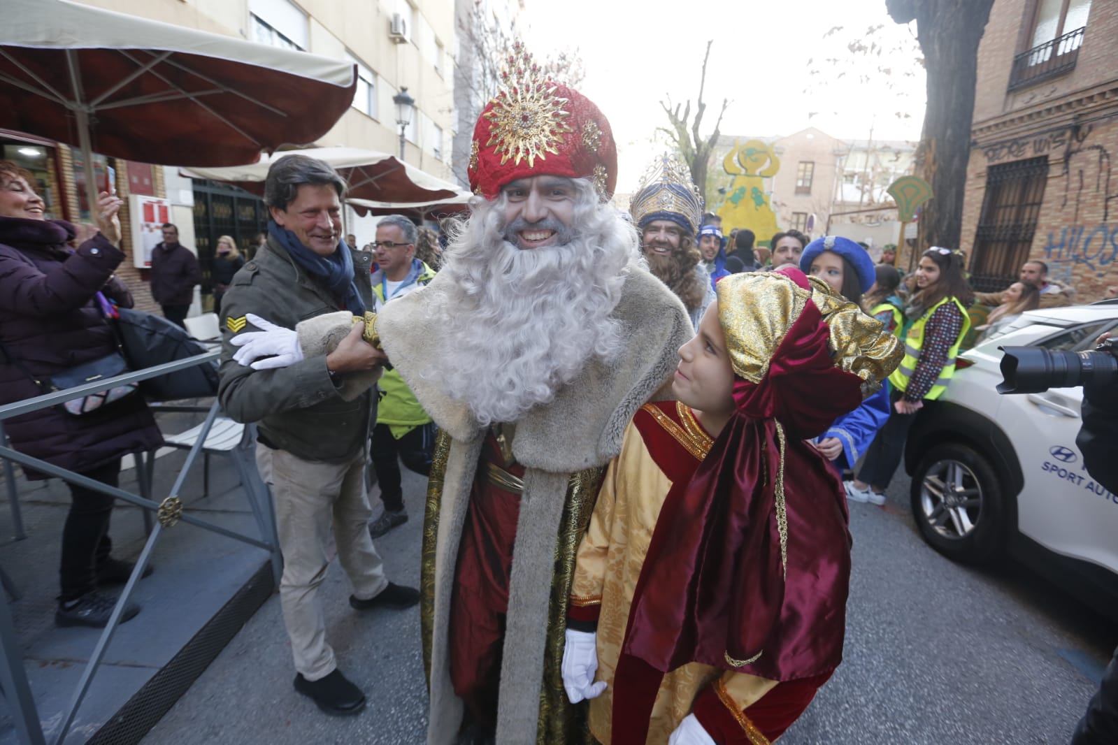 Fotos: La cabalgata de los Reyes Magos sale a las calles de Granada