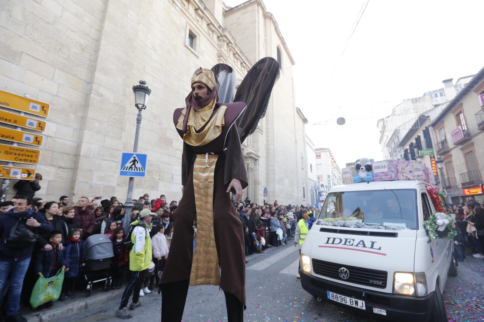 Fotos: La cabalgata de los Reyes Magos sale a las calles de Granada