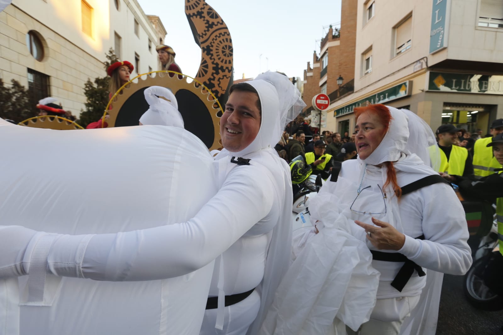 Fotos: La cabalgata de los Reyes Magos sale a las calles de Granada