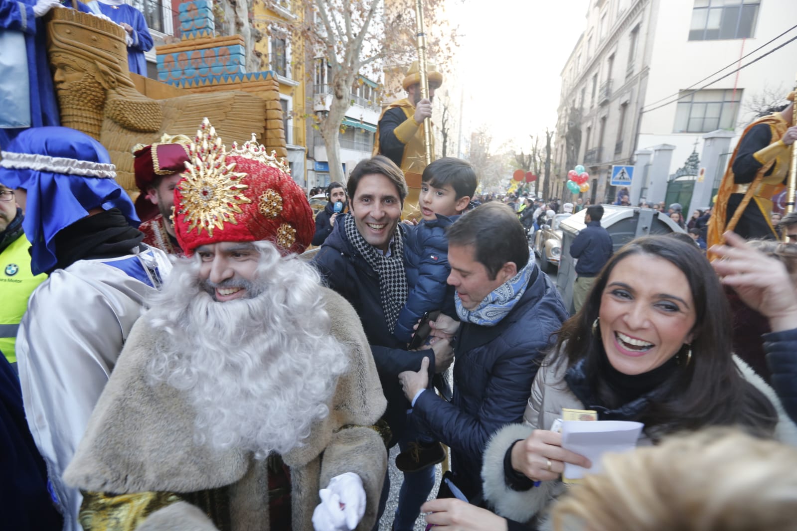 Fotos: La cabalgata de los Reyes Magos sale a las calles de Granada