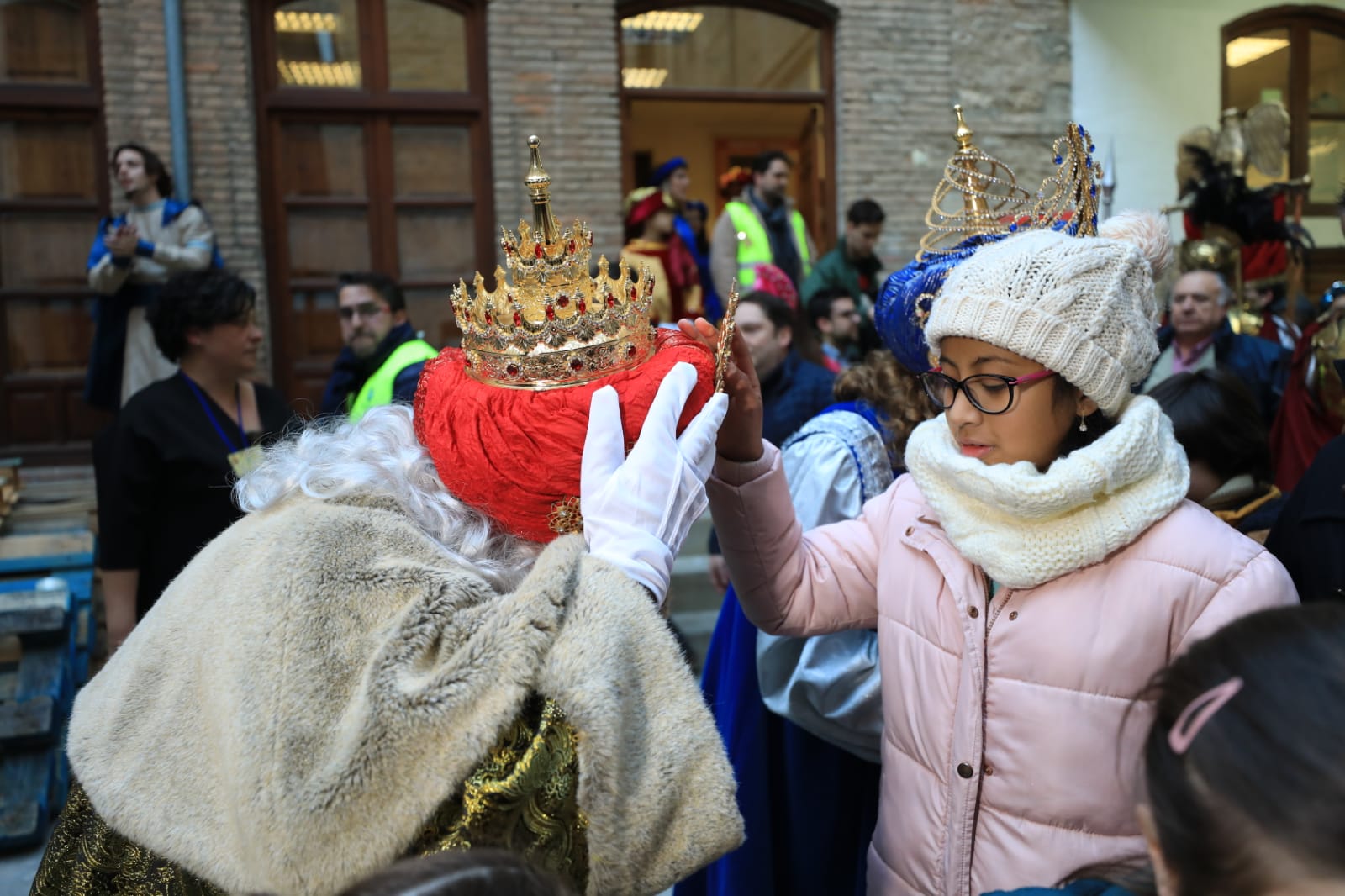 Fotos: La cabalgata de los Reyes Magos sale a las calles de Granada