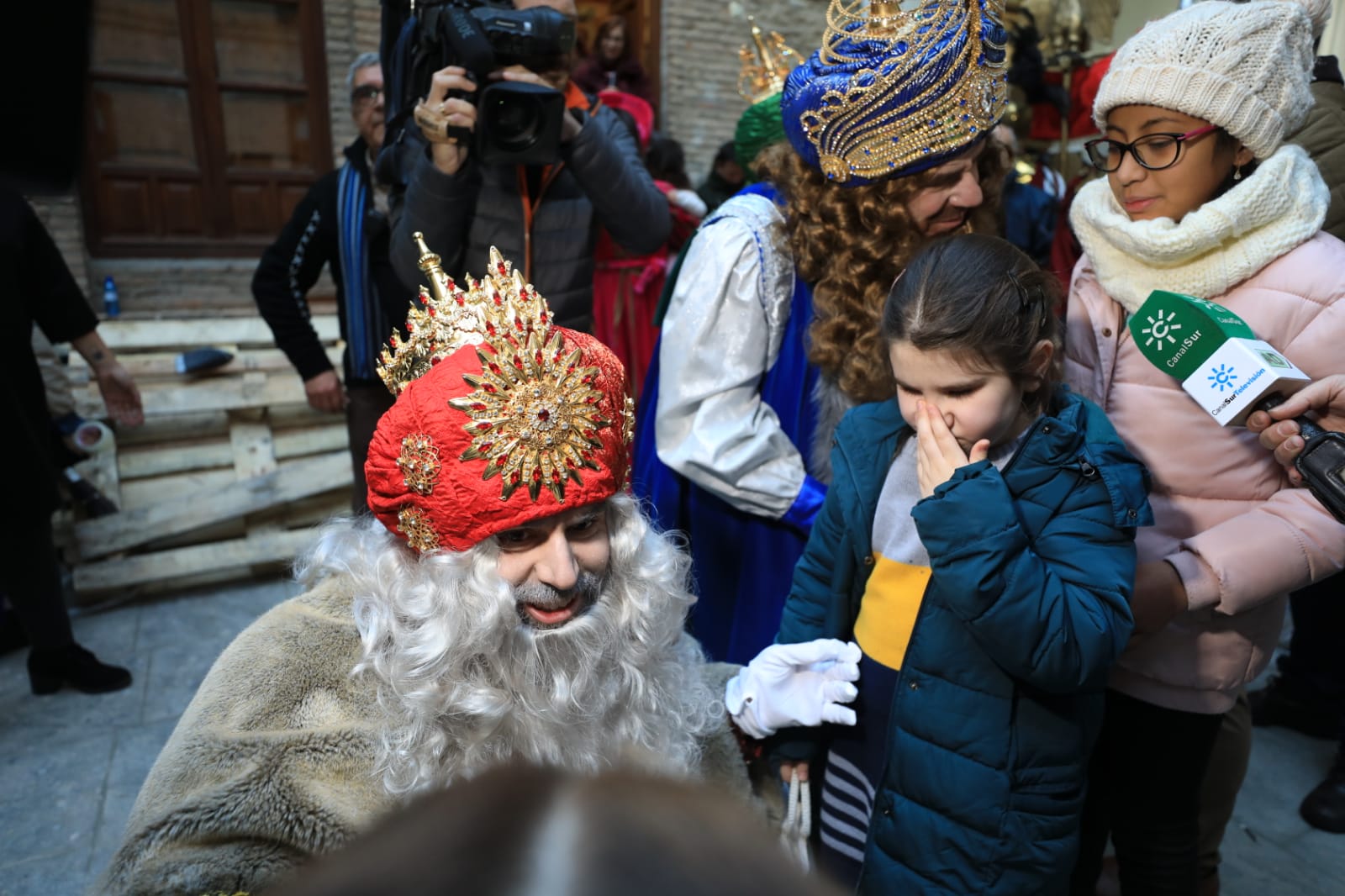 Fotos: La cabalgata de los Reyes Magos sale a las calles de Granada