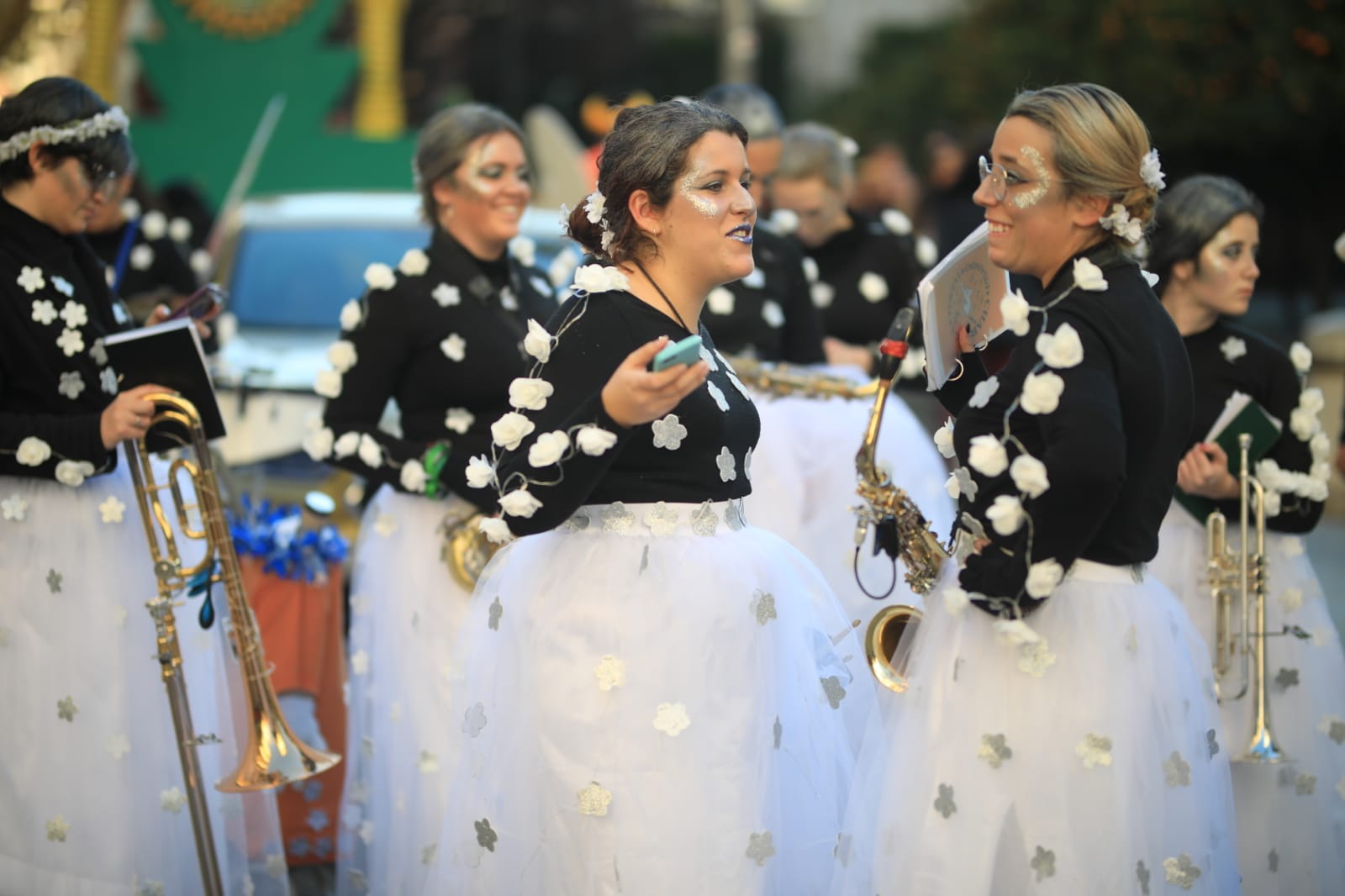 Desde los minutos previos al arranque hasta su llegada al Ayutamiento de Granada, aquí tienes todas las imágenes de la noche más mágica de la Navidad