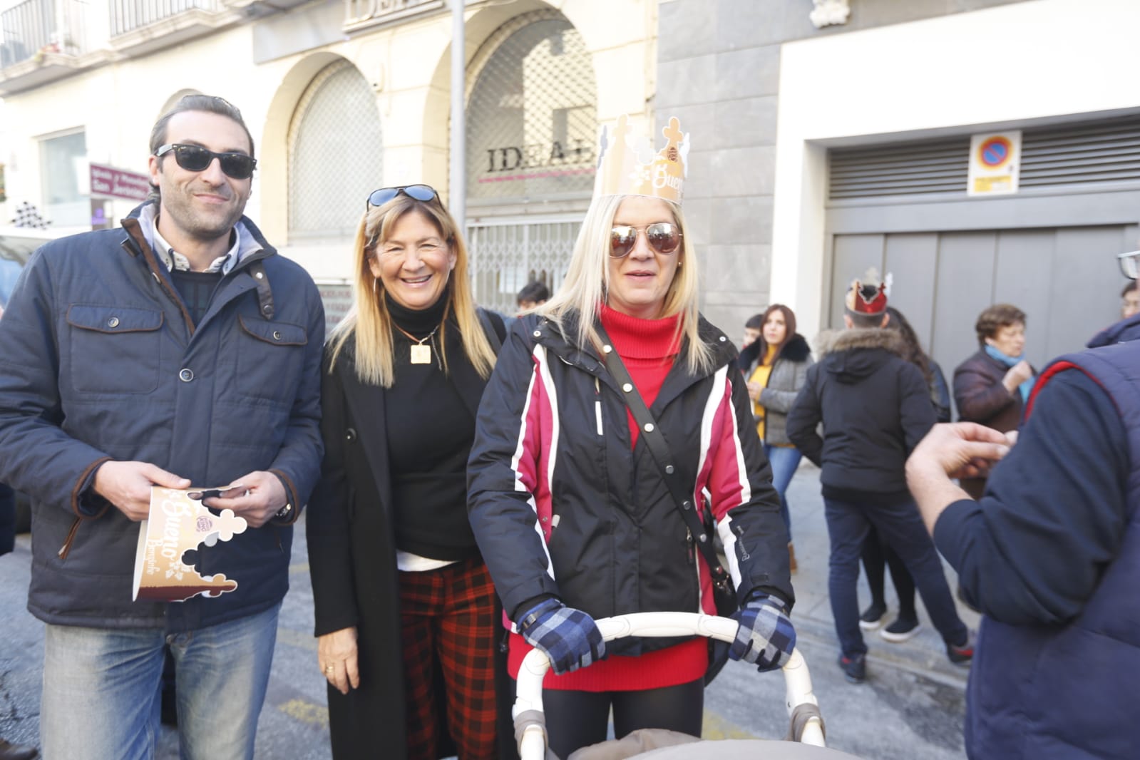 Desde los minutos previos al arranque hasta su llegada al Ayutamiento de Granada, aquí tienes todas las imágenes de la noche más mágica de la Navidad