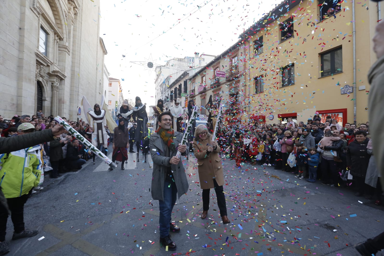 Desde los minutos previos al arranque hasta su llegada al Ayutamiento de Granada, aquí tienes todas las imágenes de la noche más mágica de la Navidad