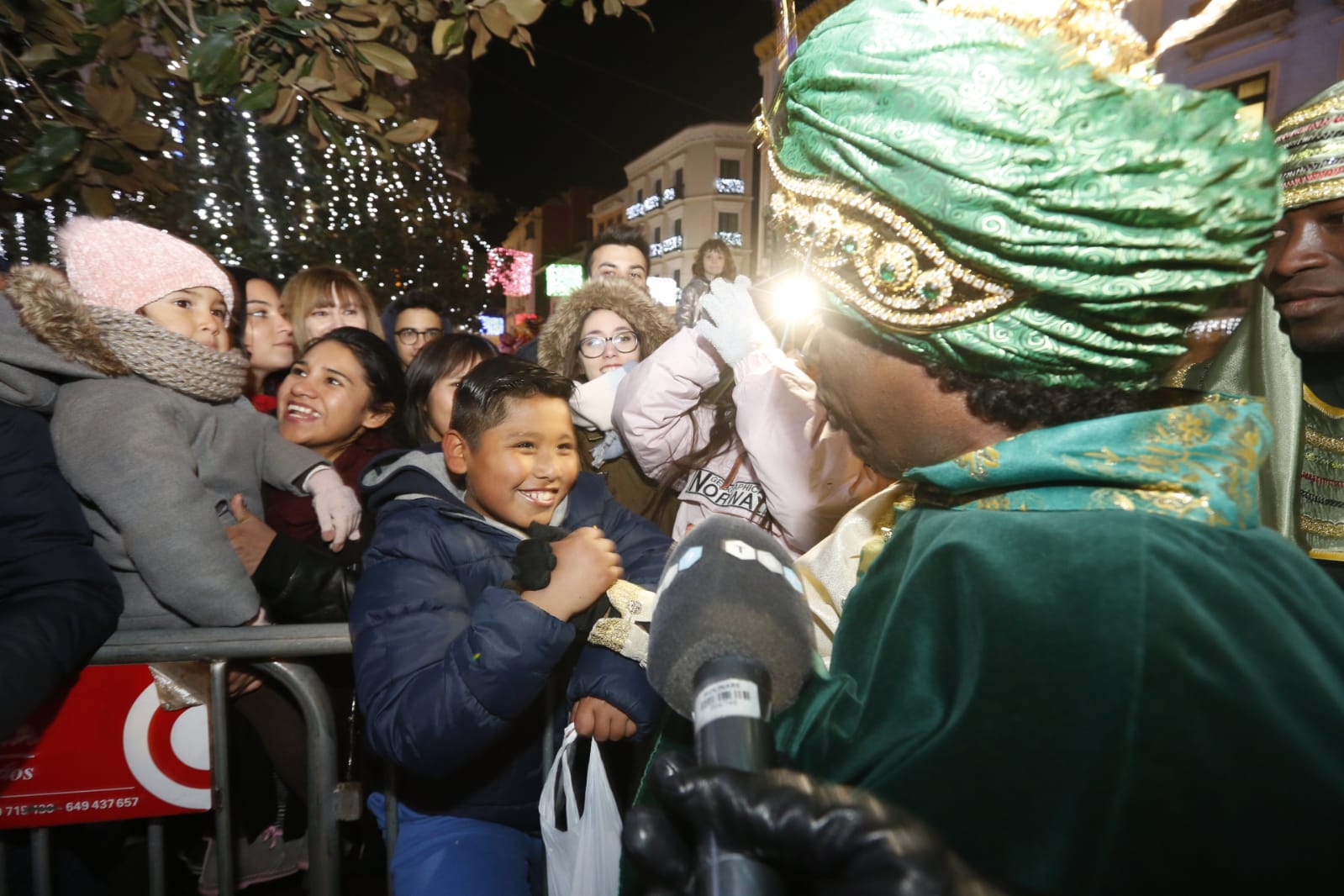 Sus Majestades llegan a la Plaza del Carmen poniendo así fin a la noche de la cabalgata