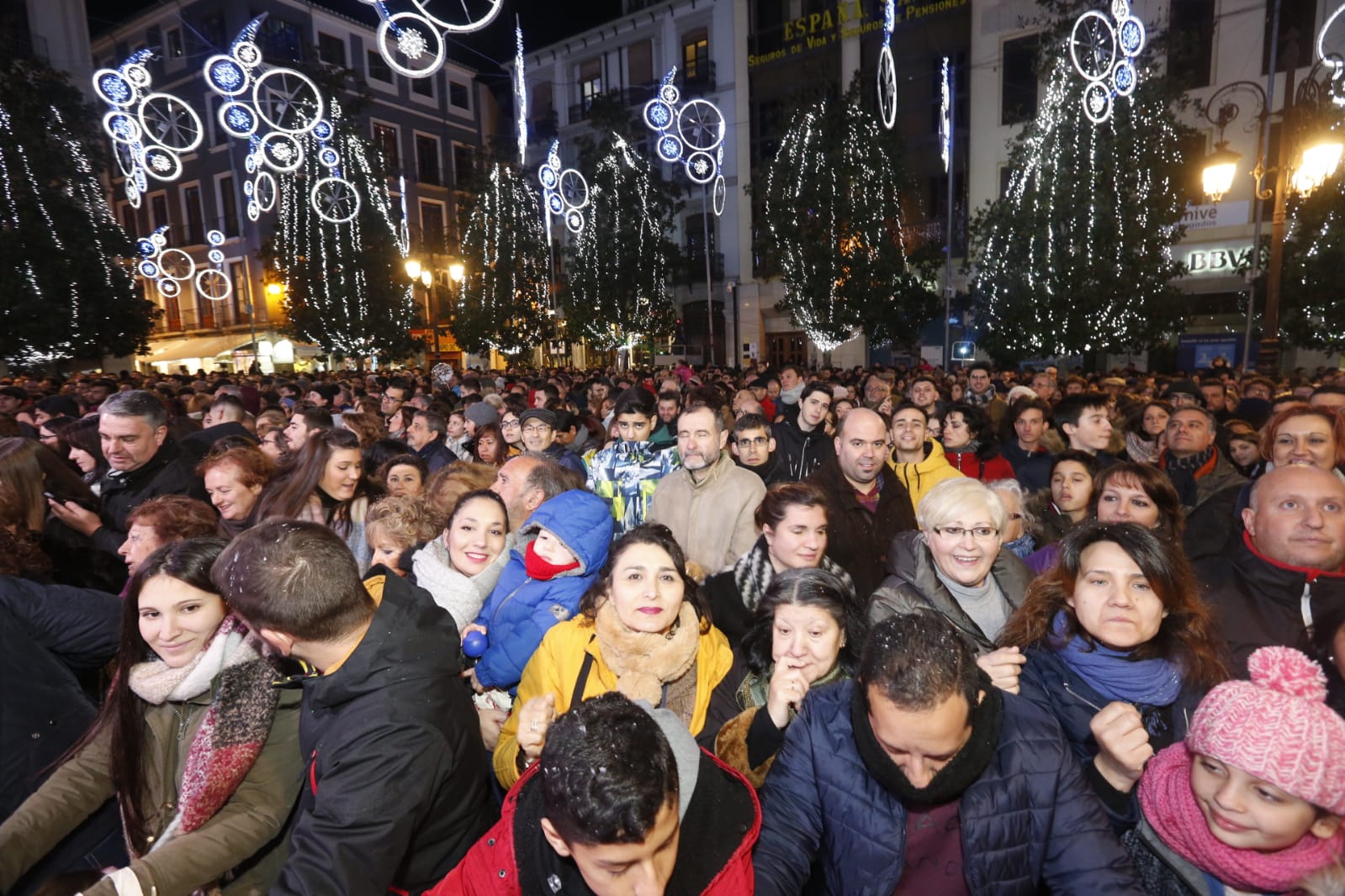 Sus Majestades llegan a la Plaza del Carmen poniendo así fin a la noche de la cabalgata