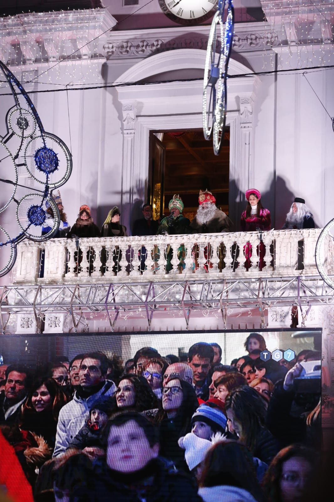 Desde los minutos previos al arranque hasta su llegada al Ayutamiento de Granada, aquí tienes todas las imágenes de la noche más mágica de la Navidad