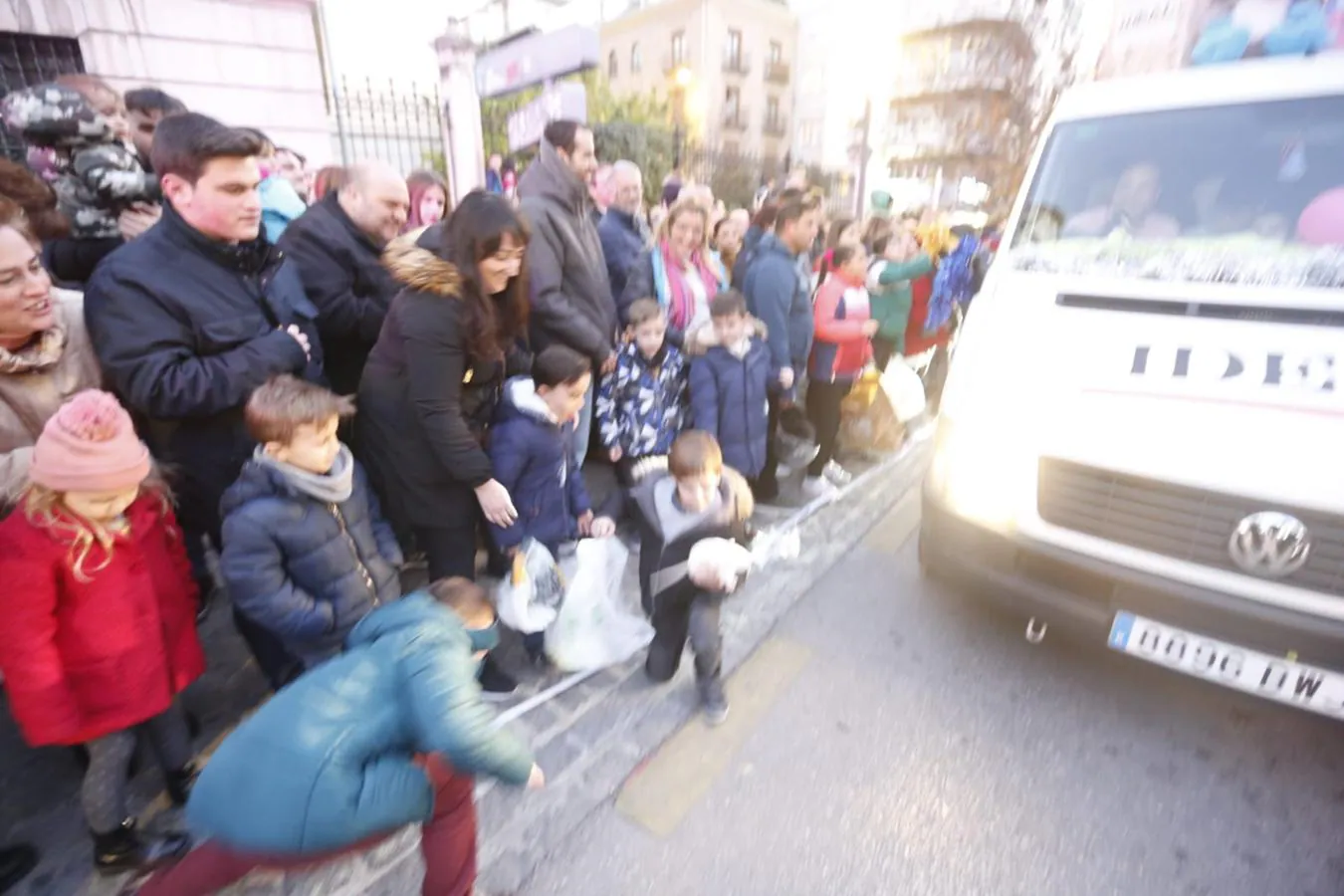 Fotos: La cabalgata de los Reyes Magos sale a las calles de Granada