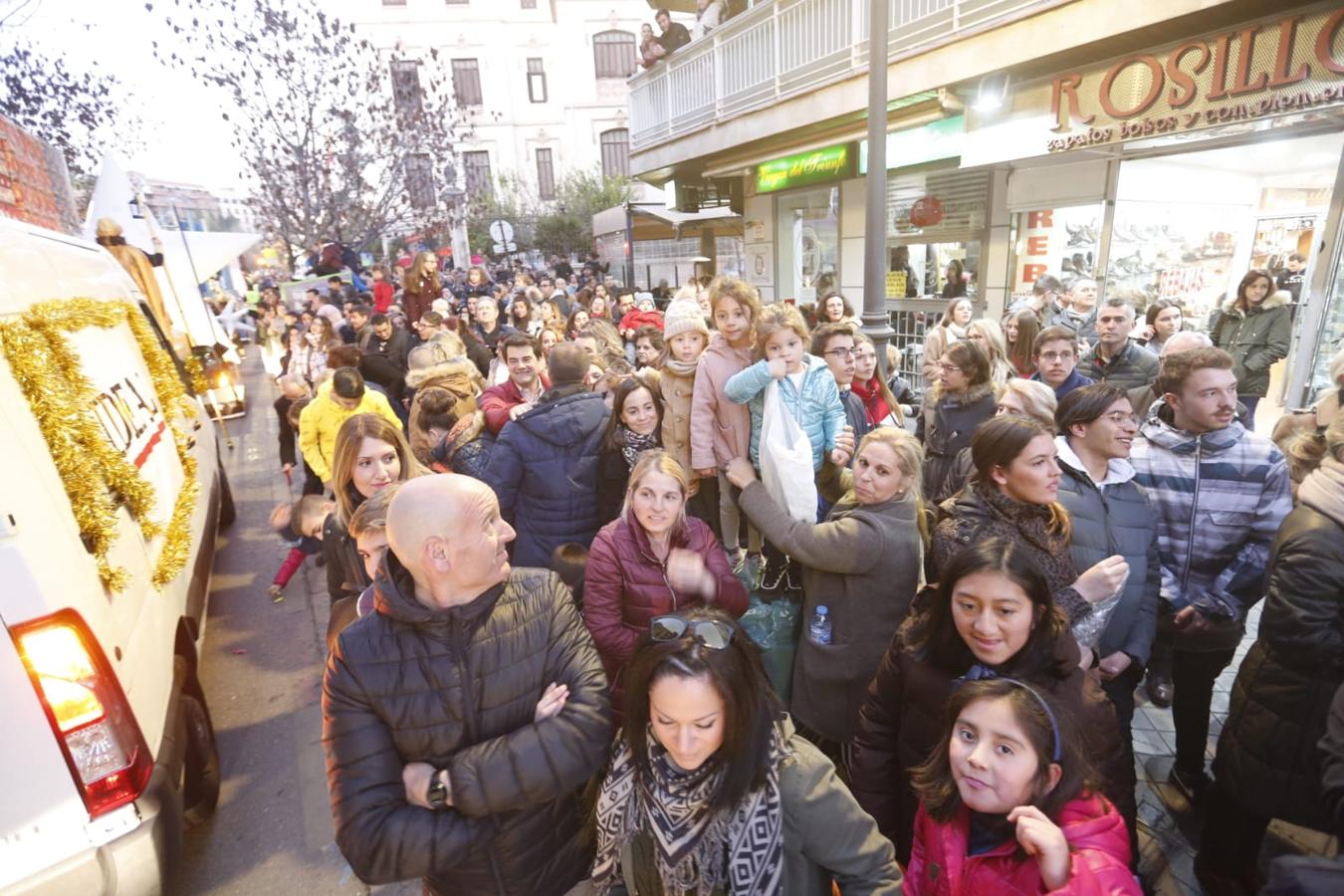 Fotos: La cabalgata de los Reyes Magos sale a las calles de Granada