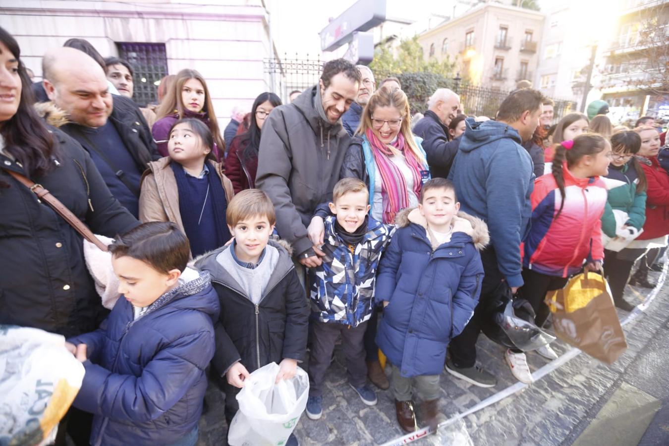 Fotos: La cabalgata de los Reyes Magos sale a las calles de Granada